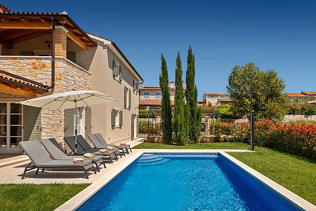 Villa Petra - Landestypischer Stil mit Pool