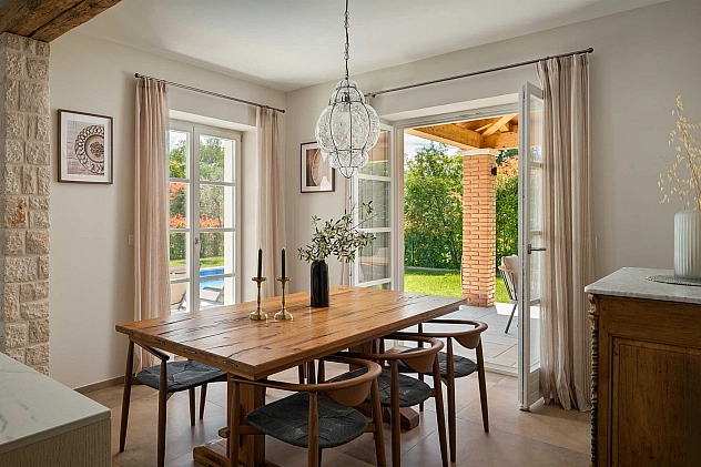 Villa Petra - Landestypischer Stil mit Pool