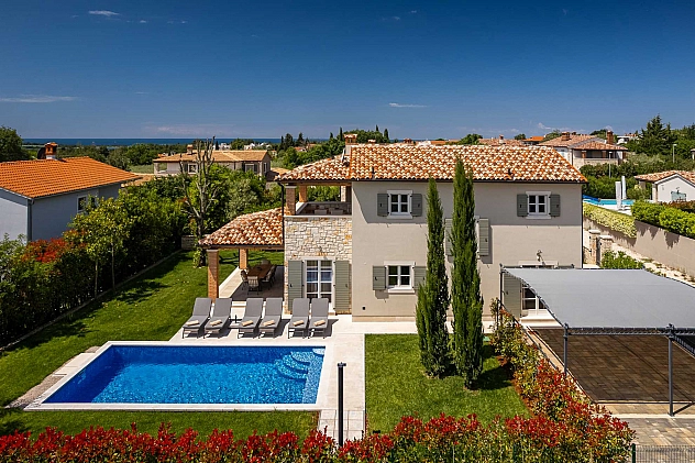 Villa Petra - Landestypischer Stil mit Pool