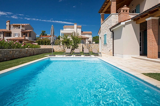 Villa Oaza mit  Pool