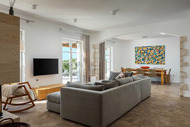 MEDITERANE VILLA SIROK MIT POOL UND SAUNA