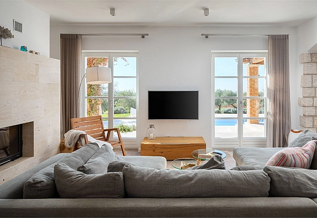 MEDITERANE VILLA SIROK MIT POOL UND SAUNA