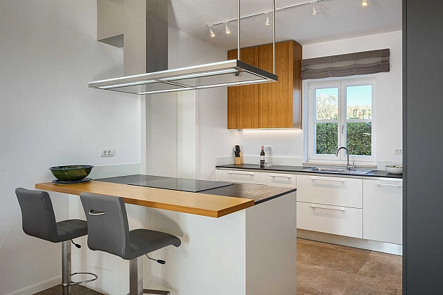 MEDITERANE VILLA SIROK MIT POOL UND SAUNA